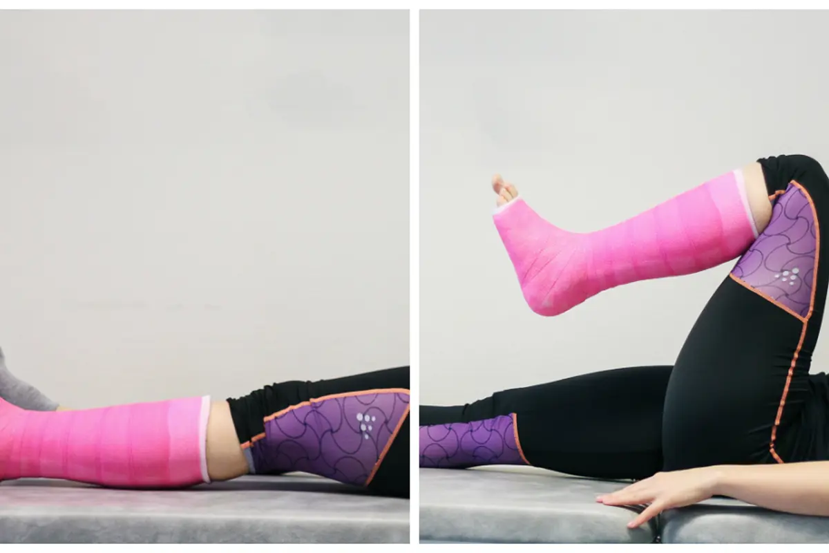 En kollasje av beina til en person som gjør strekkeøvelser på gulvet