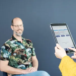 To menn og bruk av en ipad